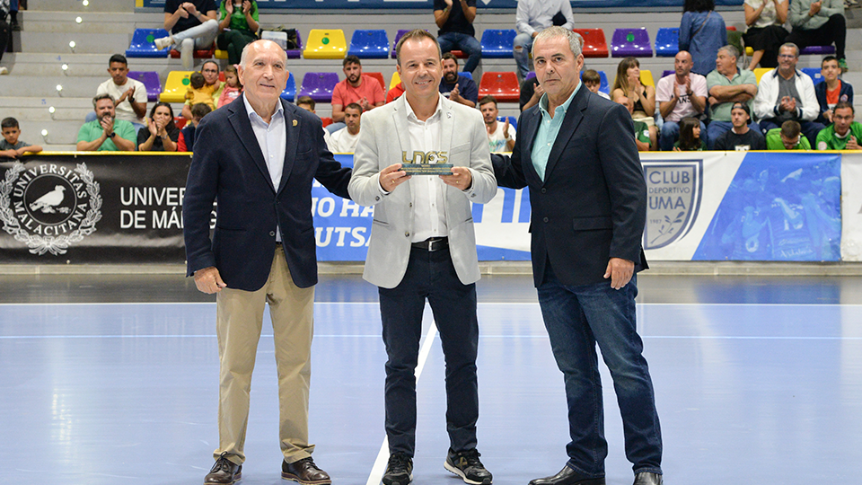 Tete recogió el Trofeo a ‘Mejor Entrenador de Segunda División’ de la temporada 2021/22