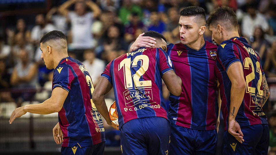 Los jugadores del Levante UD FS celebran un gol