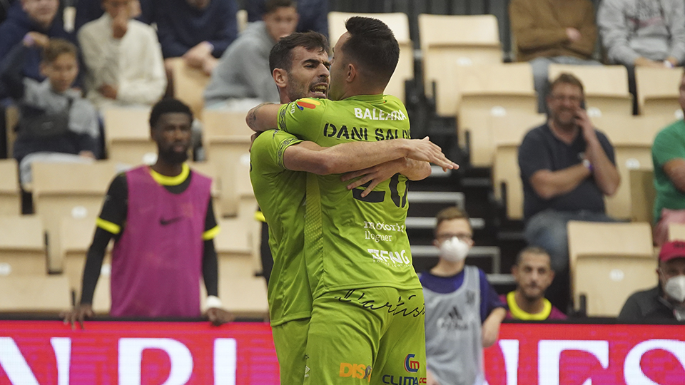 Dani Saldise y Eloy Rojas, jugadores de Mallorca Palma Futsal, celebran un gol