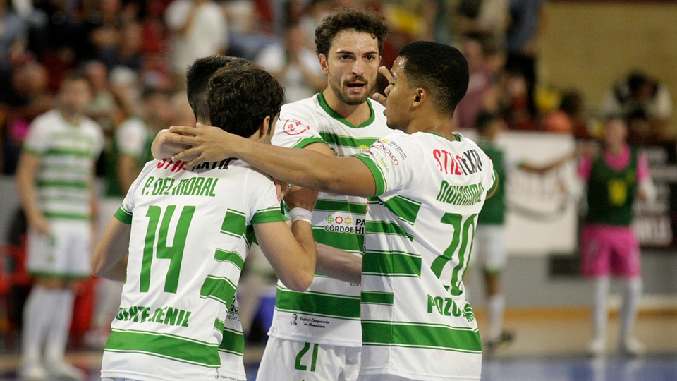 Los jugadores del Córdoba Patrimonio celebran un tanto.