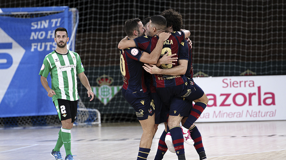 Los jugadores del Levante UD FS celebran un gol en el último encuentro