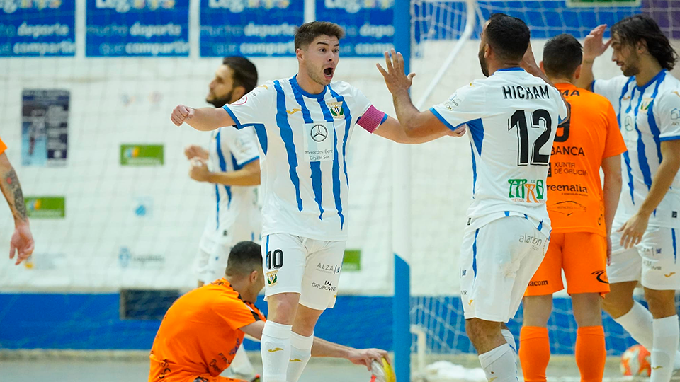 Los jugadores del CD Leganés celebran un gol.