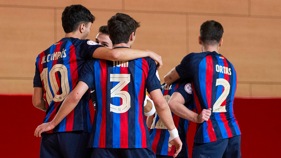 Los jugadores del Barça Atlétic celebran un tanto.