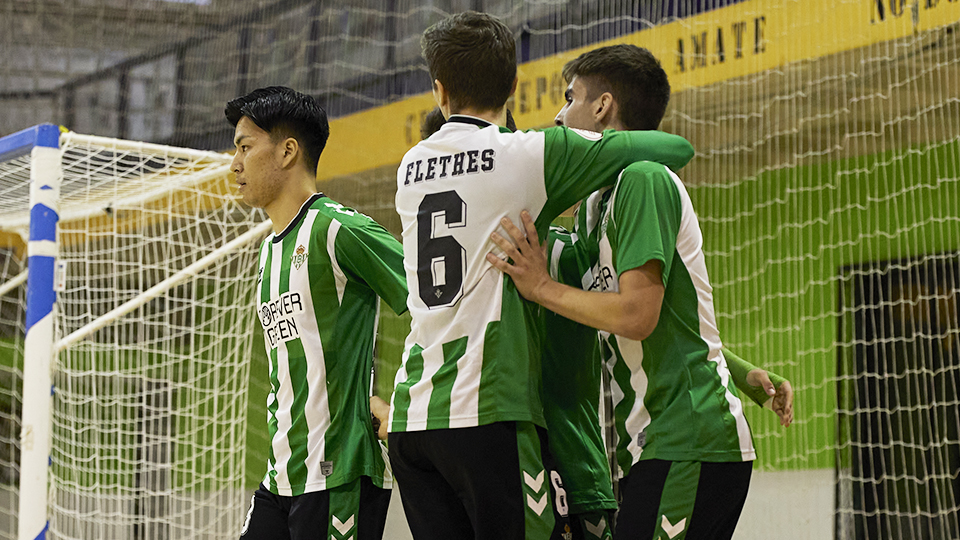 Los jugadores del Real Betis Futsal B celebran un gol