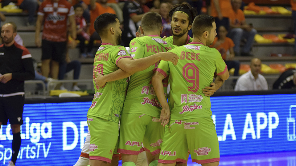 Los jugadores de Jimbee Cartagena celebran un gol