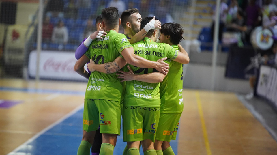 Los jugadores del Mallorca Palma Futsal celebran un gol en el Palau Municipal d’Esports de Son Moix