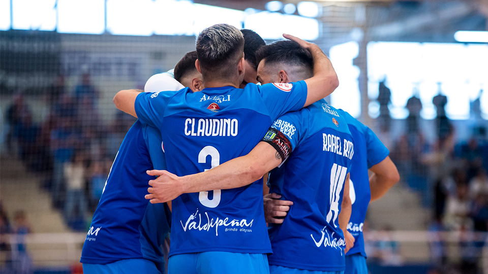 Los jugadores de Viña Albali Valdepeñas celebran un gol. (Foto: ACP - FSV)