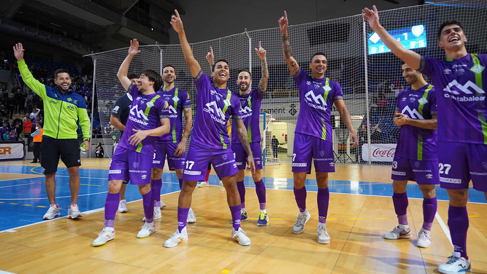 Los jugadores del Mallorca Palma Futsal celebran la clasificación para la Final Four en Son Moix