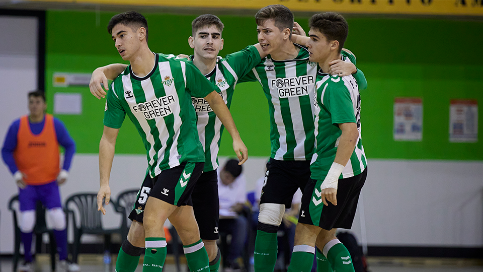 Los jugadores del Real Betis Futsal B celebran un tanto.