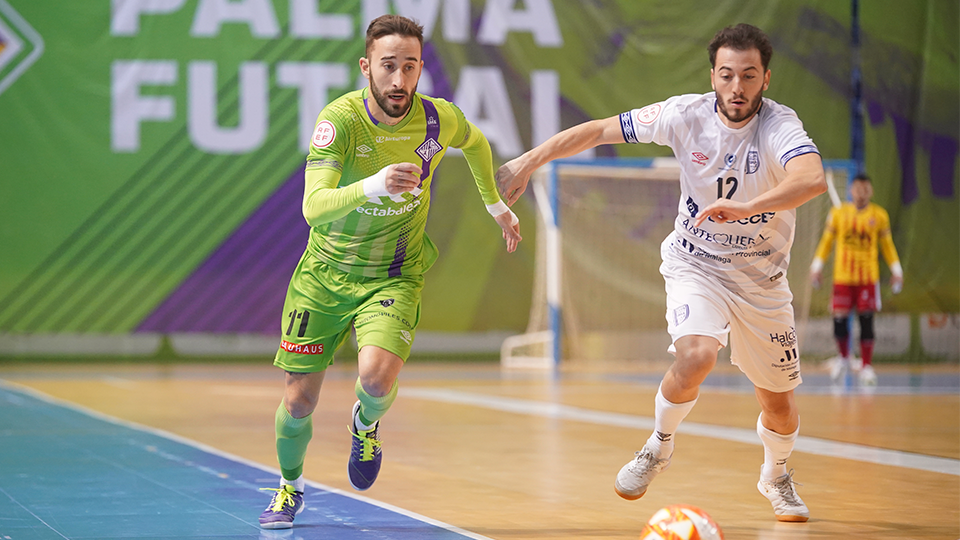 Rivillos, jugador del Mallorca Palma Futsal, ante Cobarro, del BeSoccer CD UMA Antequera.