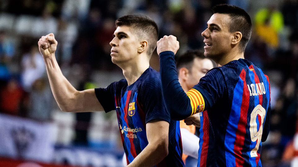 Antonio Pérez y Sergio Lozano, del Barça, celebran un gol