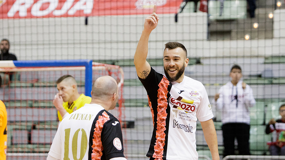 Rafa Santos y Taynan celebran un tanto de ElPozo Murcia Costa Cálida. (Foto: Pascu Méndez)