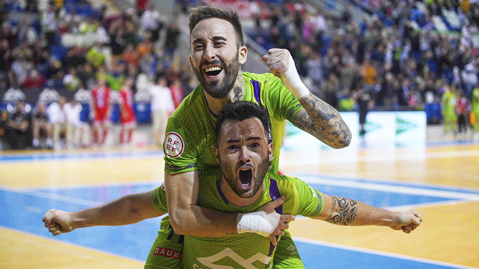 Rivillos y Dani Saldise, de Mallorca Palma Futsal, celebran un gol