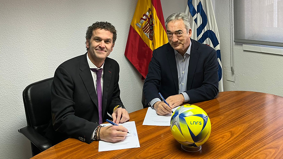 Antonio Jesús, presidente de Federación Española de Deportes para Sordos, junto a su homólogo de la LNFS, Javier Lozano