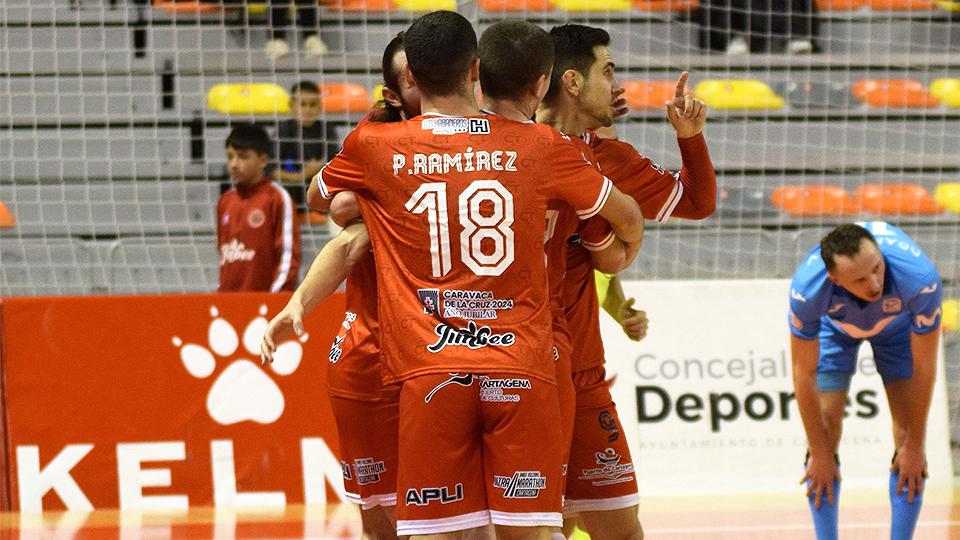 Los jugadores de Jimbee Cartagena celebran un tanto.