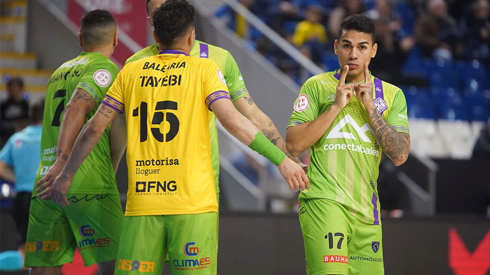 Cléber celebra un gol de Mallorca Palma Futsal