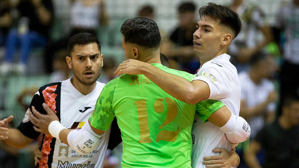 Los jugadores de ElPozo Murcia Costa Cálida celebran un gol.