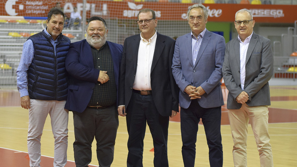 Paulo Roberto, Miguel Ángel Jiménez, Antonio Mínguez, Javier Lozano y Roberto Sánchez, en los prolegómenos del homenaje