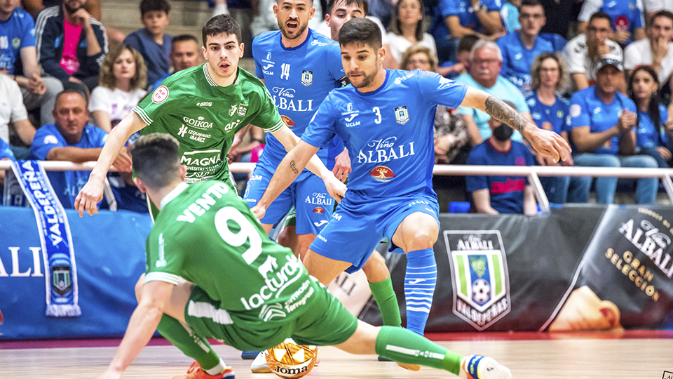 Ángel Claudino, del Viña Albali Valdepeñas, frente a Vento, de Xota FS (Fotografía: ACP-FSV)