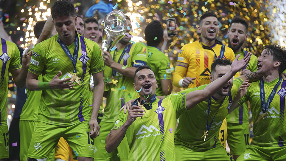 Los jugadores de Mallorca Palma Futsal celebran la Champions League