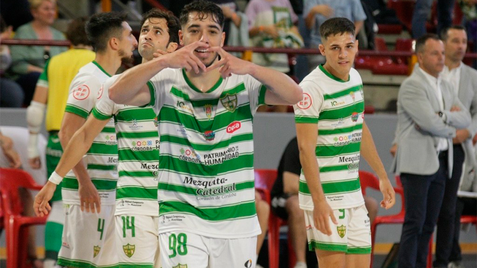 Miguelín y Pablo Del Moral celebran un gol de Córdoba Patrimonio