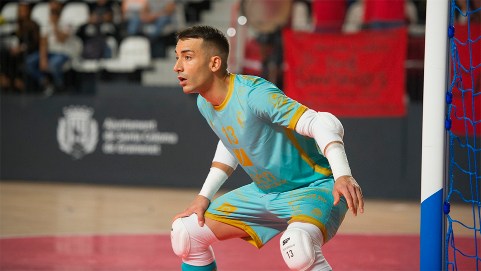Álex González, defendiendo la portería de Jaén FS