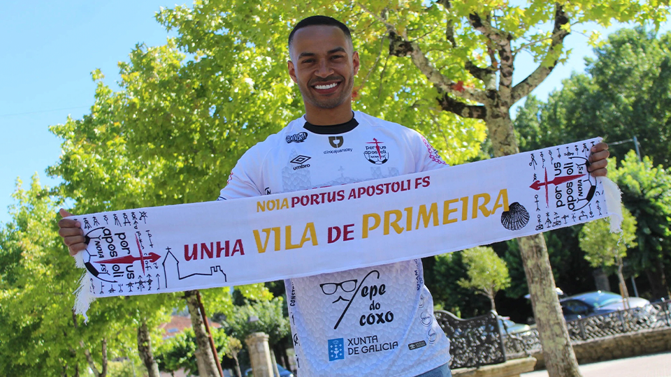 Attos defendiendo a Ferrao en un partido entre el Jaén FS y el Barça