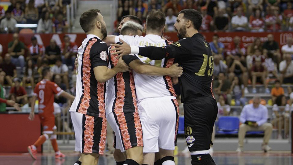 Los jugadores de ElPozo Murcia Costa Cálida celebran un gol (Fotografía: Pascu Méndez)