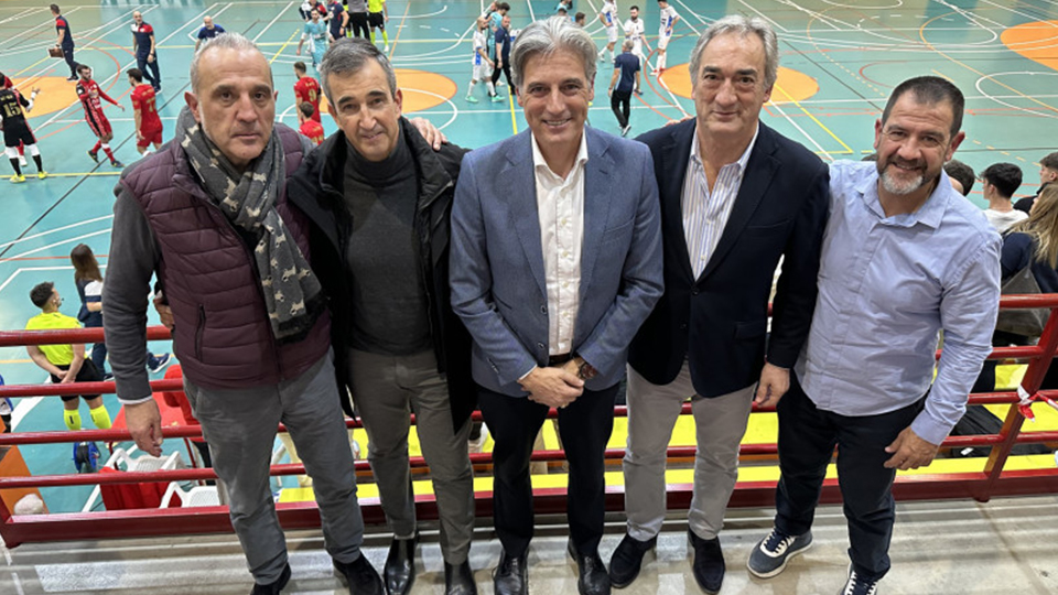 El presidente de la LNFS, Javier Lozano, en el palco del pabellón Parque Sureste de Rivas