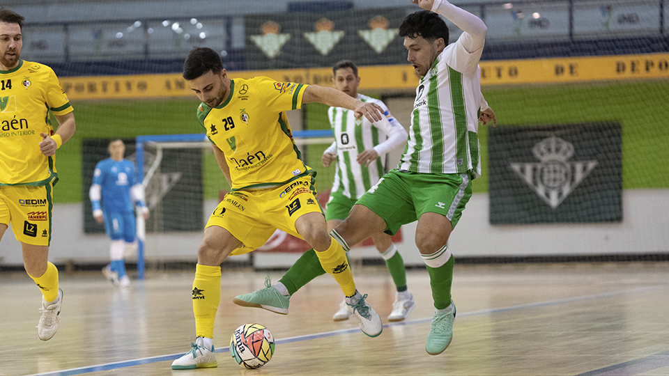 Real Betis Futsal consigue un valioso punto ante Jaén FS en el derbi andaluz (5-5)