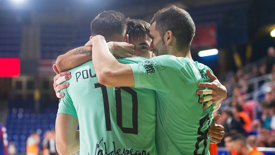 Los jugadores del Viña Albali Valdepeñas celebran un gol (Fotografía: Ernesto Aradilla)