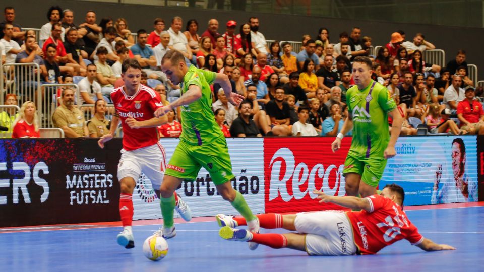 Fabinho y Romulo, del Mallorca Palma Futsal, en un partido ante Benfica