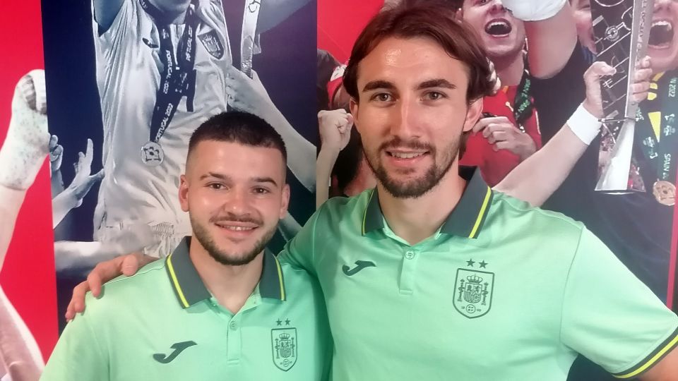 Paniagua y Javi Mínguez posan en la concretación de la selección. RFEF