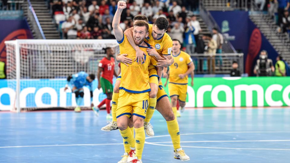 Yessenamanov celebra un gol de Kazajistán frente a Portugal en el Mundial de Uzbekistán. UFA