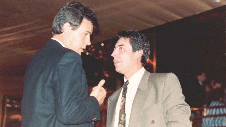 El primer gerente de la Liga Nacional de Fútbol Sala, Joaquín Collado, hablando con el vicepresidente José Luis Guijjarro. LNFS