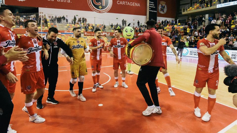 Los jugadores del Jimbee Cartagena celebran su histórica clasificación para la Final Four de la UEFA Futsal Champions League