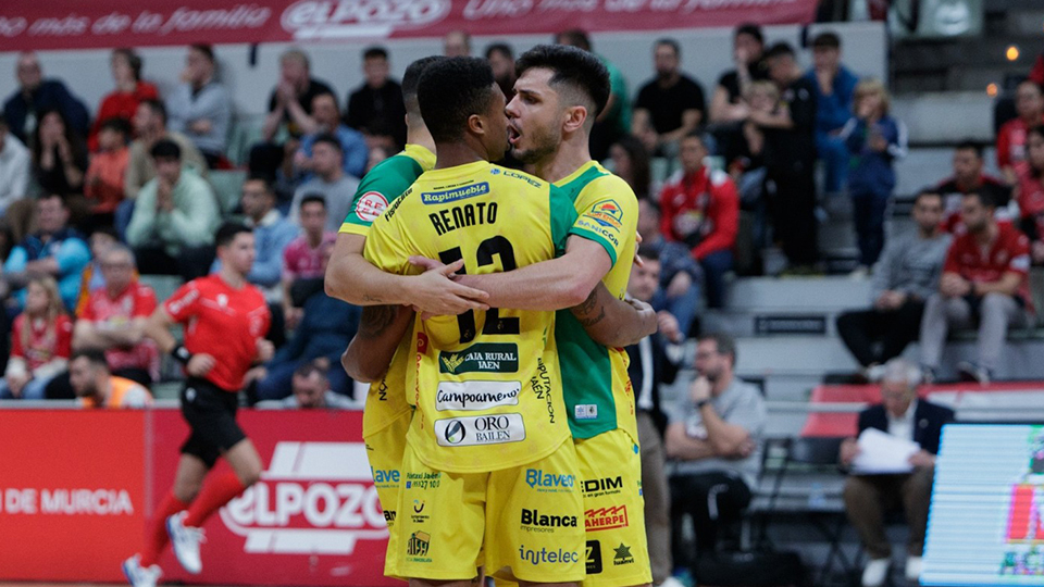 Los jugadores del Jaén Paraíso Interior celebran un gol (Fotografía: Pascu Méndez)