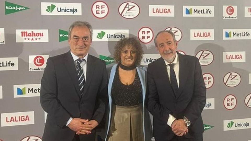 Javier Lozano junto a Beatriz Álvarez y Paco Díez en la IX Gala de la APDM