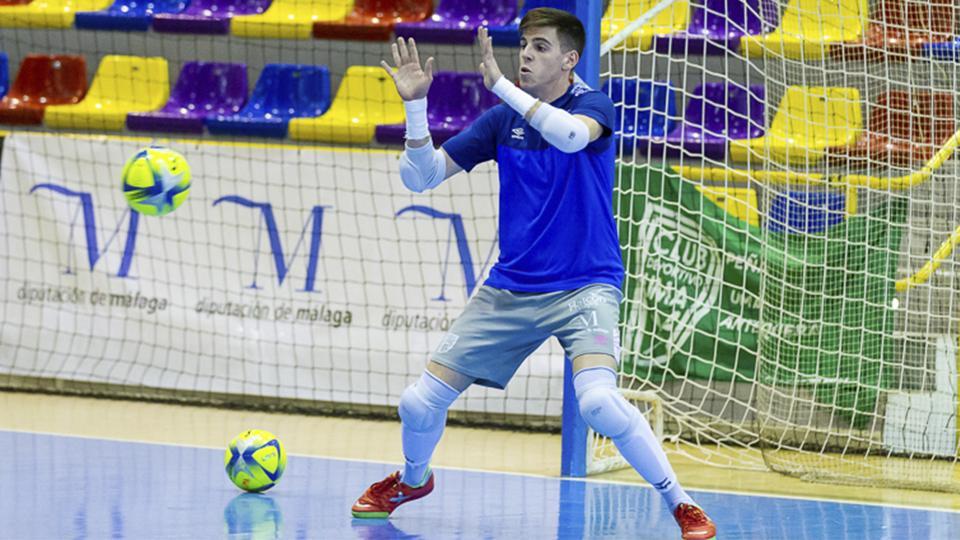 Yiyo, portero de BeSoccer CD UMA Antequera, en un entrenamiento.