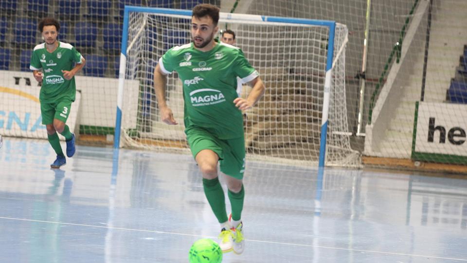 César, jugador del CA Osasuna Magna, durante un encuentro.
