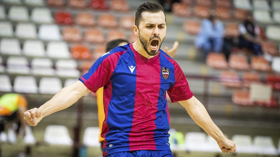 Rafa Usín, jugador del Levante UD FS, celebra un tanto.