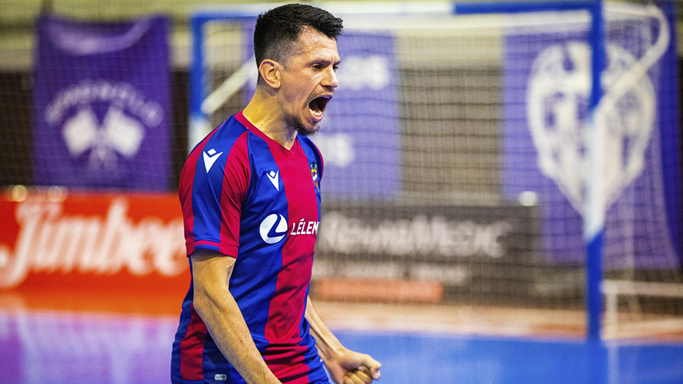 Gallo, jugador de Levante UD FS, celebra un gol