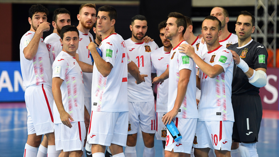 España celebra un triunfo en el Mundial de Lituania