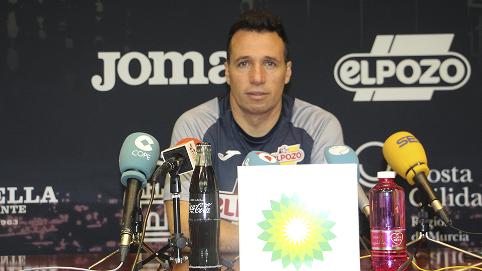 Diego Giustozzi, entrenador de ElPozo Murcia Costa Cálida, en rueda de prensa.