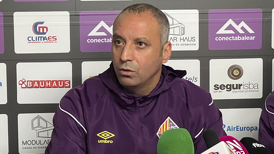 Vadillo, entrenador del Palma Futsal, durante una rueda de prensa.