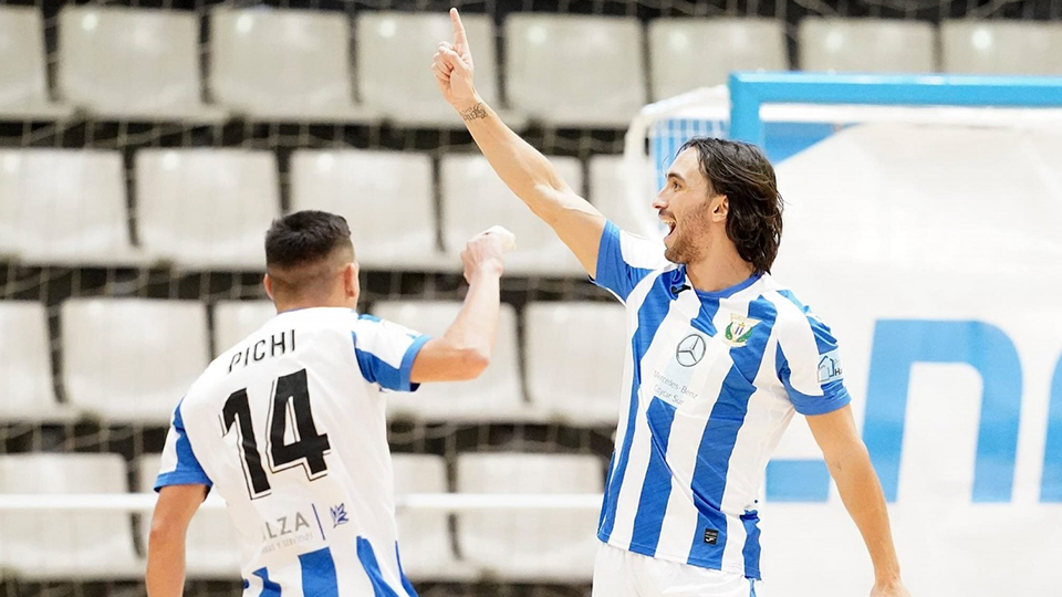 Manu García y Pichi, del CD Leganés, celebran un gol.