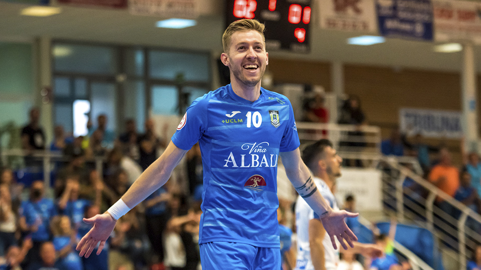 Batería, del Viña Albali Valdepeñas, celebra un gol (Fotografía: ACP-FSV)