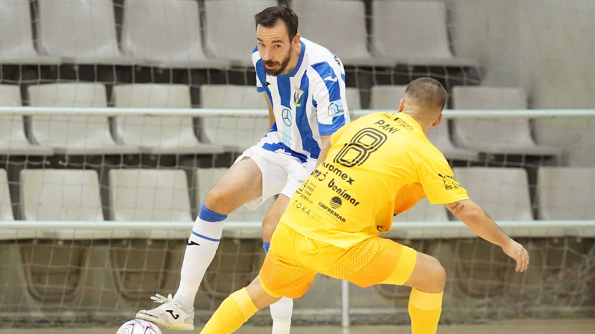 Borja Blanco, del CD Leganés FS, pisa la pelota