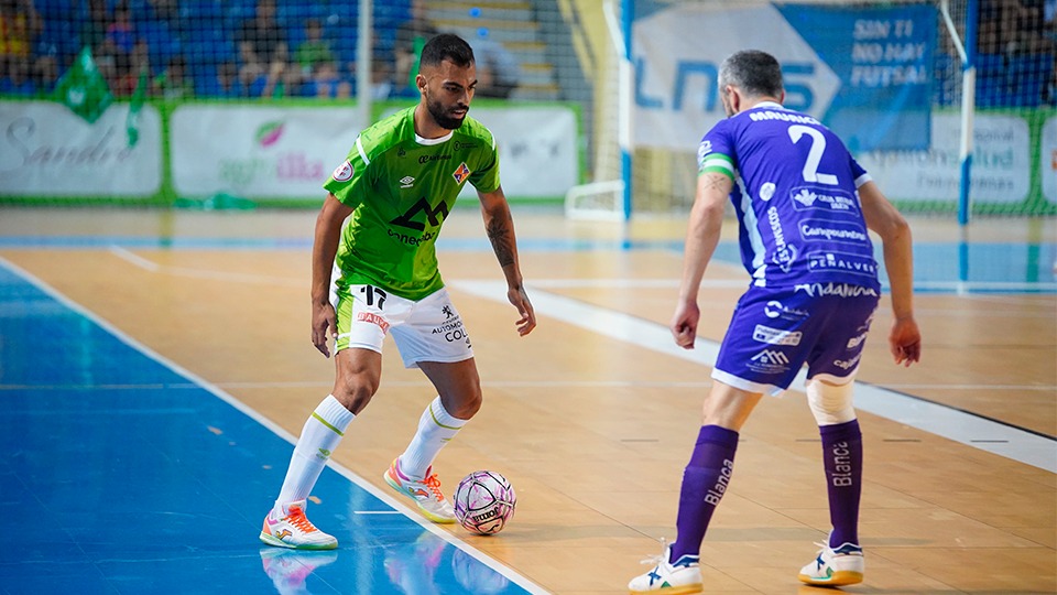 Diego Nunes, de Palma Futsal, ante Mauricio, de Jaén FS