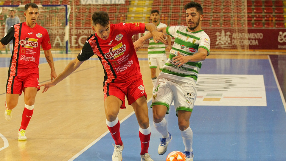 Ricardo, jugador de ElPozo Murcia Costa Cálida, ante Perin, del Córdoba Patrimonio.